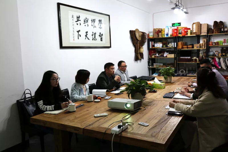 罗予武考察荣智文化2.jpg